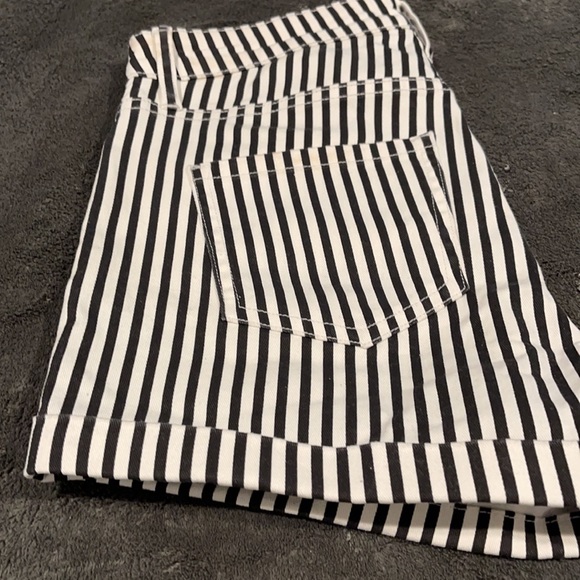 Women black and shorts size 4 - Picture 4 of 6